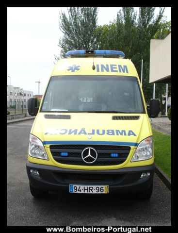 Ambulancia INEM da Mealhada - 2