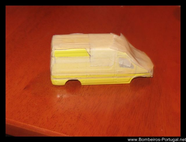 Miniatura de um Veiculo de Intervenção em Catástrofes do INEM