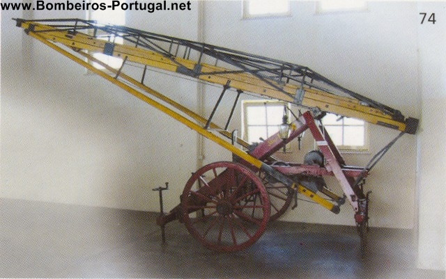 74 - Carro Escada Manual Magirus - B.V. Cascais